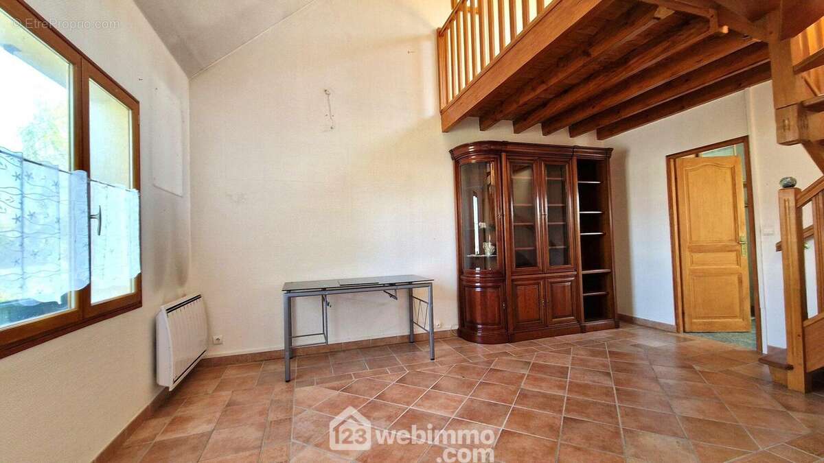 Toujours en rez de chaussée, une chambre parentale de 18 m² - Maison à CHAMBRY