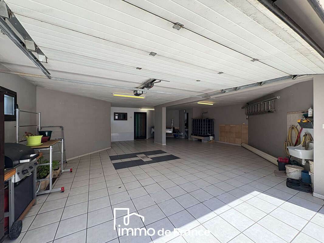 Maison à LE MONASTERE