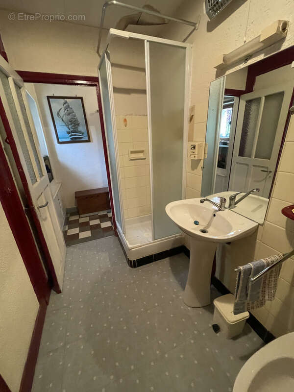 Terrain à LA ROQUETTE-SUR-SIAGNE