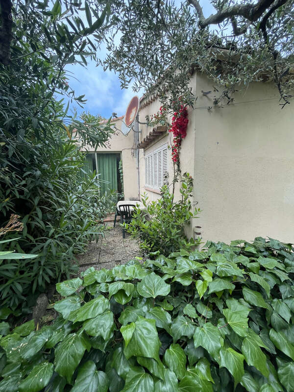 Terrain à LA ROQUETTE-SUR-SIAGNE