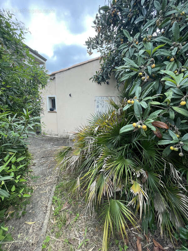 Terrain à LA ROQUETTE-SUR-SIAGNE