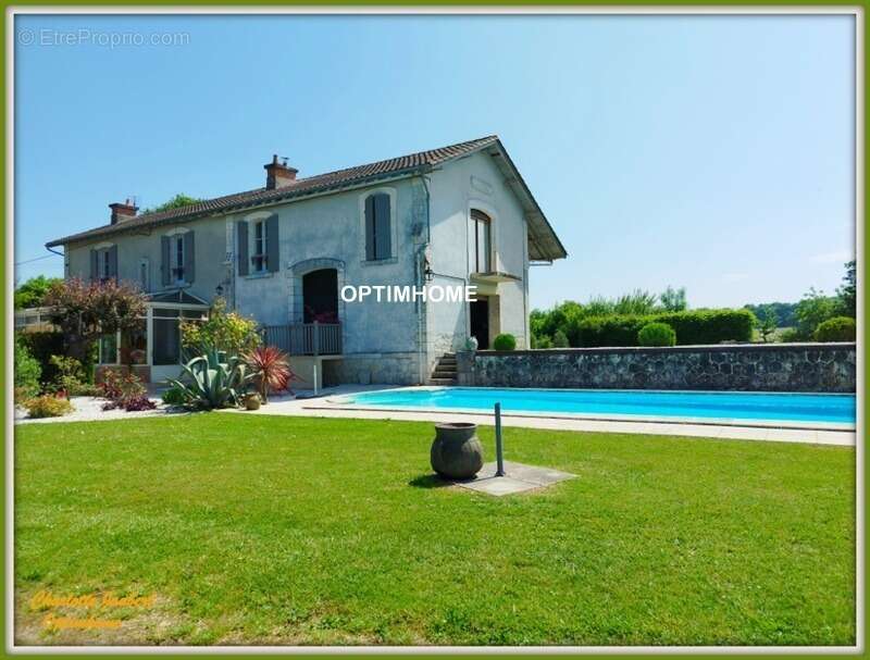 Maison à AUBETERRE-SUR-DRONNE