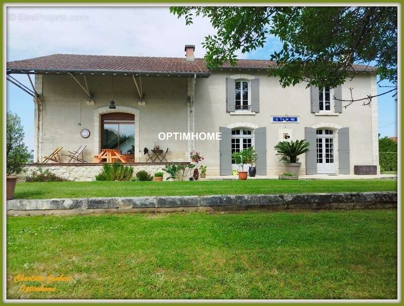 Maison à AUBETERRE-SUR-DRONNE