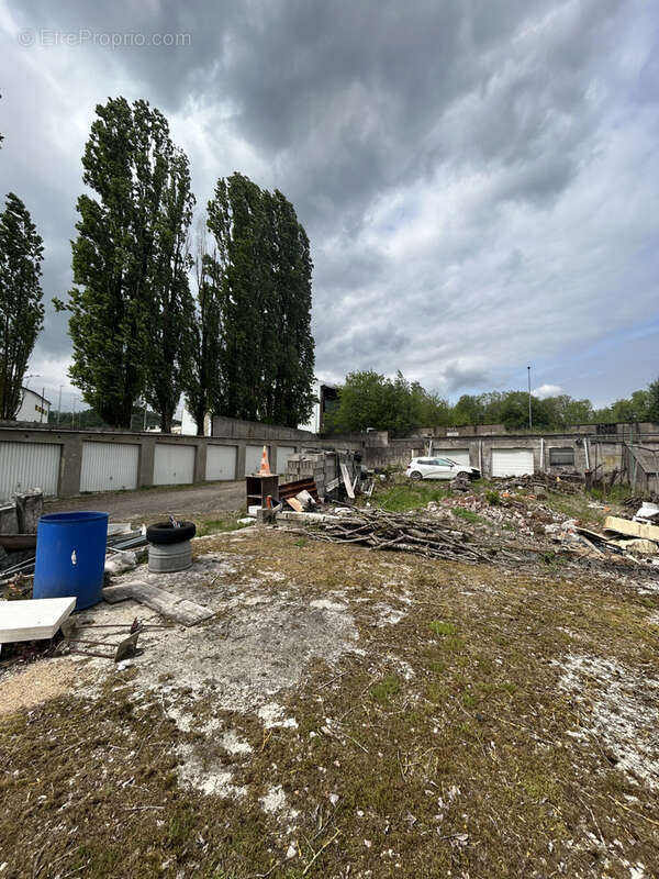 Terrain à MONT-SAINT-MARTIN