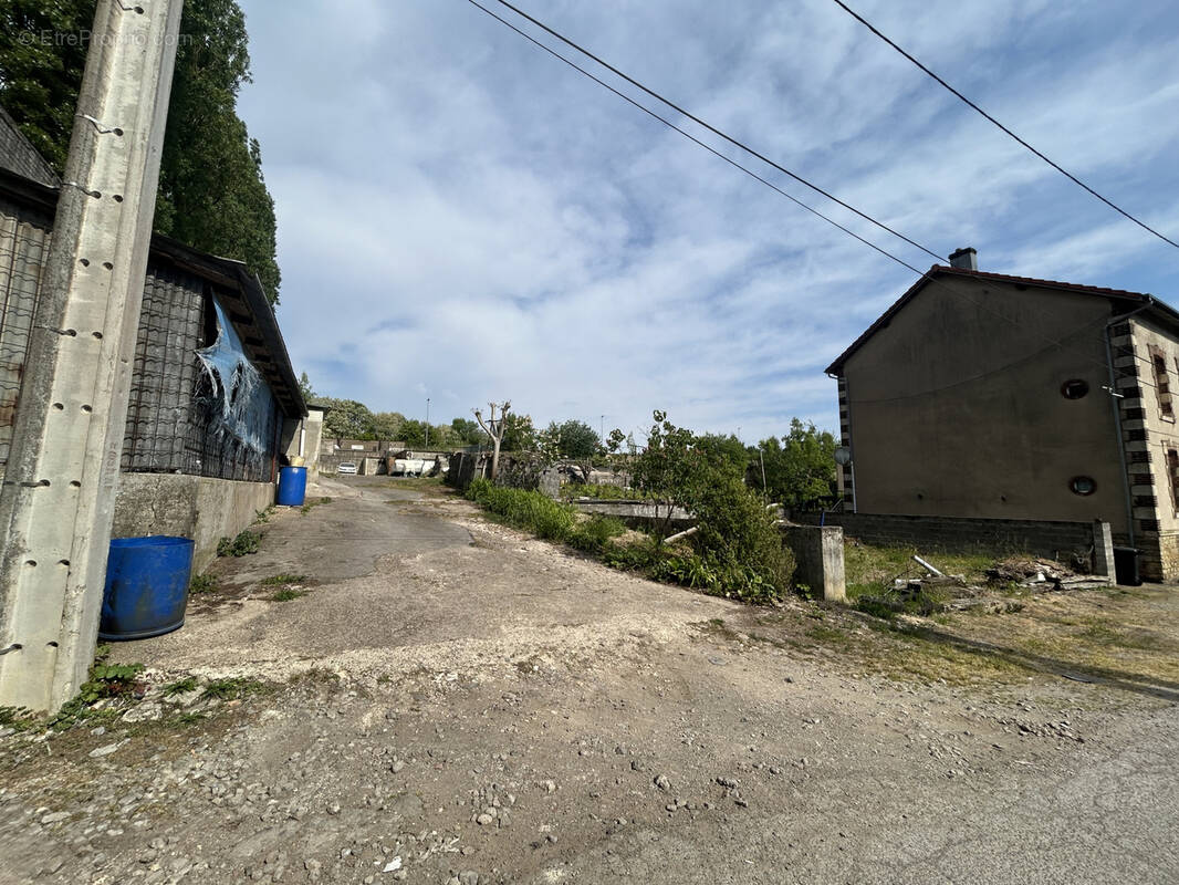 Terrain à MONT-SAINT-MARTIN