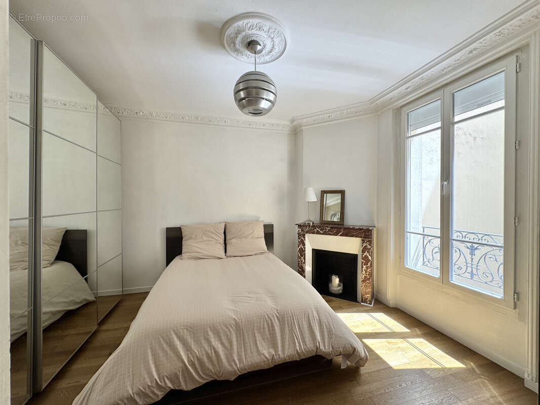 Appartement à COURBEVOIE