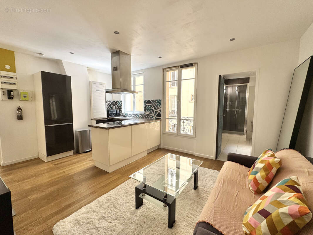 Appartement à COURBEVOIE