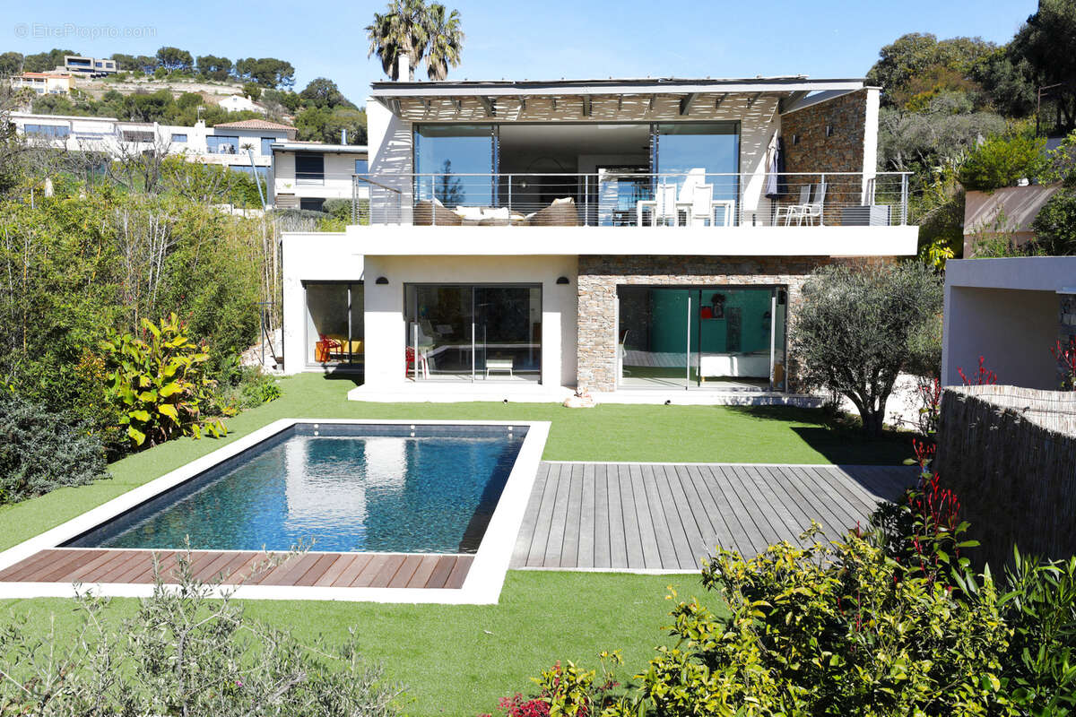 Maison à CARQUEIRANNE