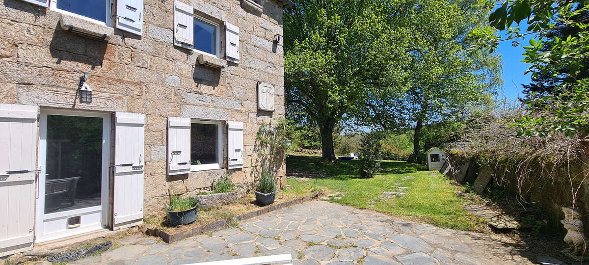 Maison à SAINT-JEURES