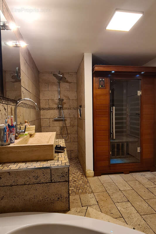 Maison à SAINT-JEURES