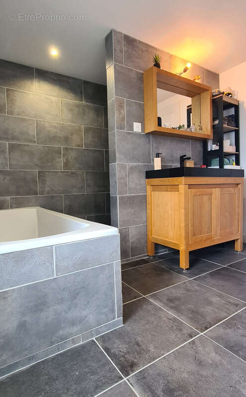 Maison à SAINT-JEURES