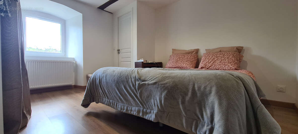 Maison à SAINT-JEURES