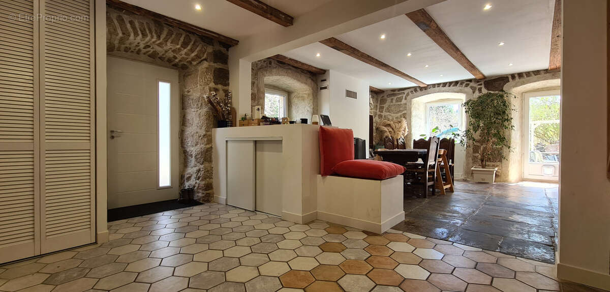 Maison à SAINT-JEURES