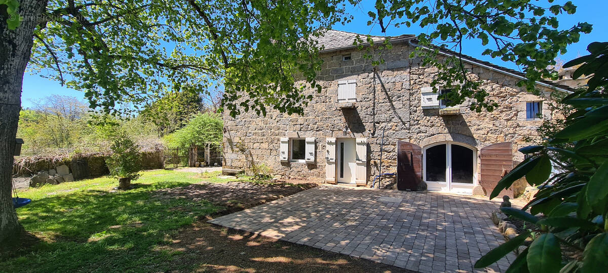 Maison à SAINT-JEURES