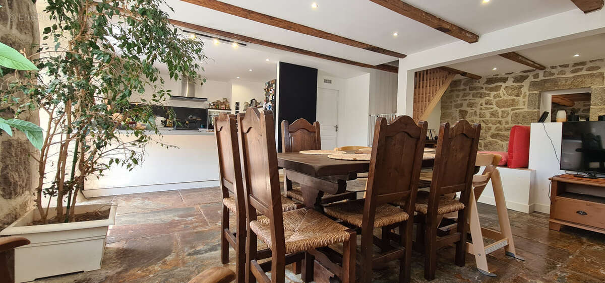 Maison à SAINT-JEURES