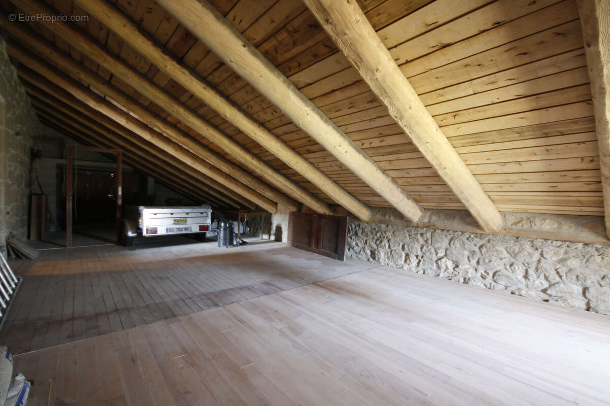 Maison à SAINT-JEURES