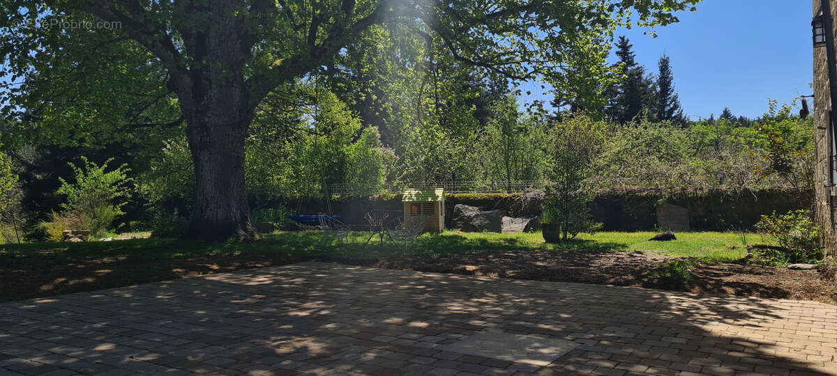 Maison à SAINT-JEURES