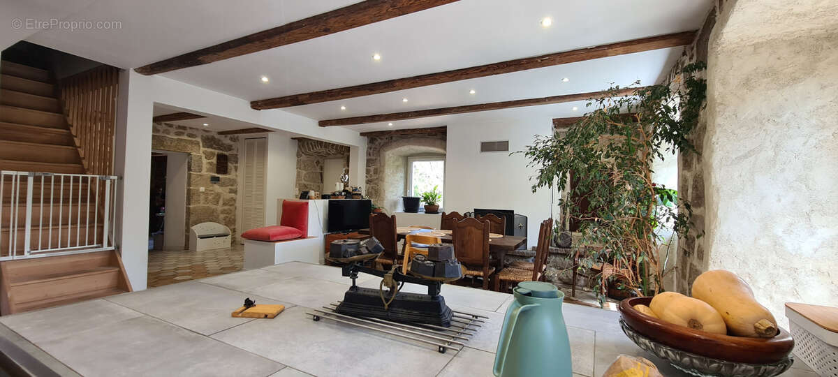 Maison à SAINT-JEURES