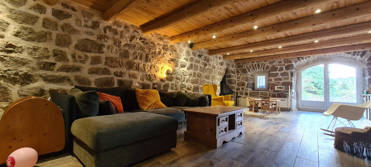 Maison à SAINT-JEURES