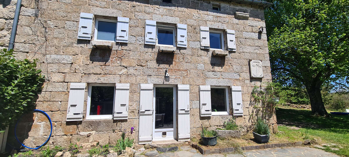 Maison à SAINT-JEURES