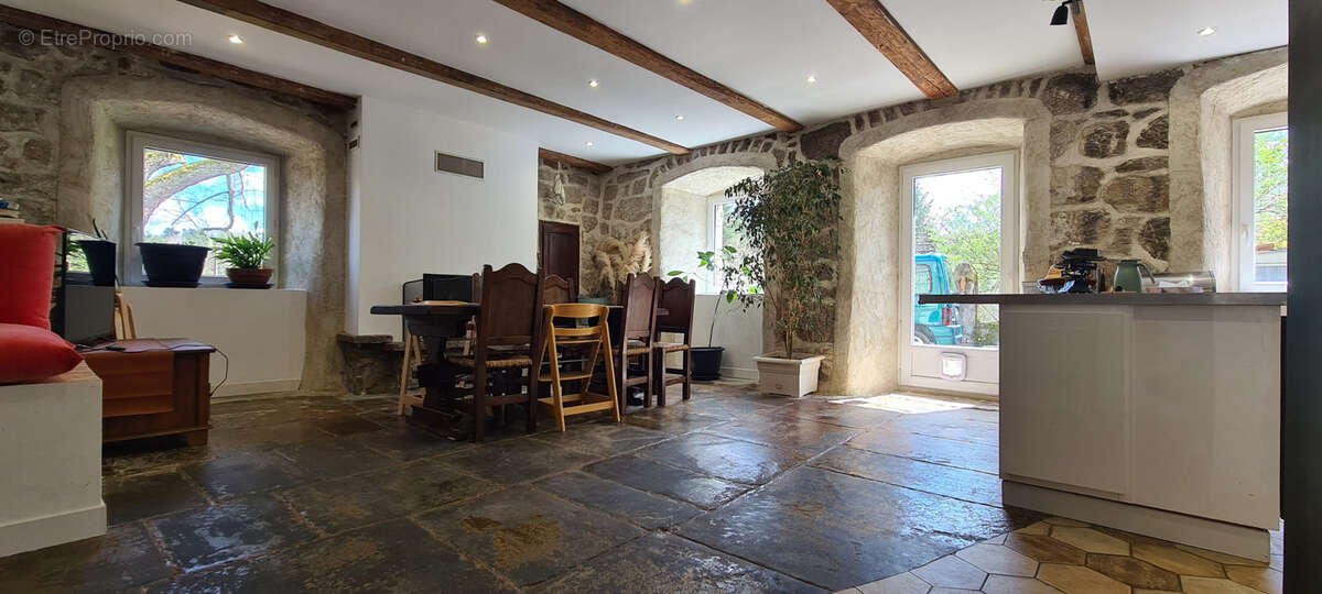 Maison à SAINT-JEURES