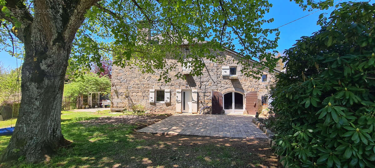 Maison à SAINT-JEURES