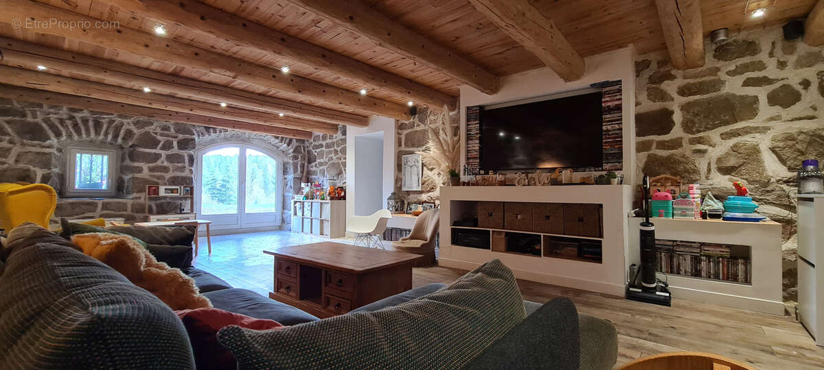 Maison à SAINT-JEURES