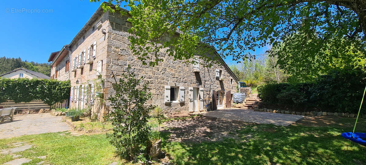 Maison à SAINT-JEURES