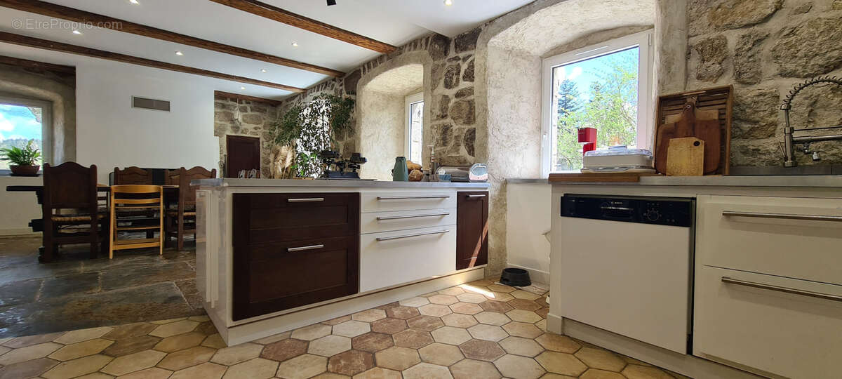 Maison à SAINT-JEURES