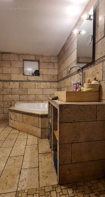 Maison à SAINT-JEURES