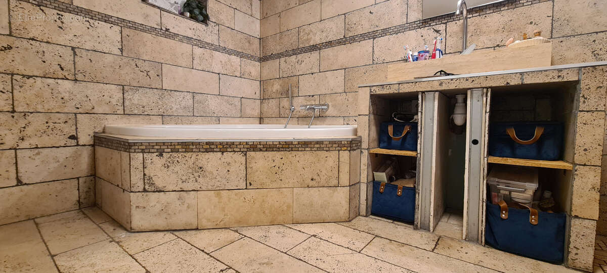 Maison à SAINT-JEURES