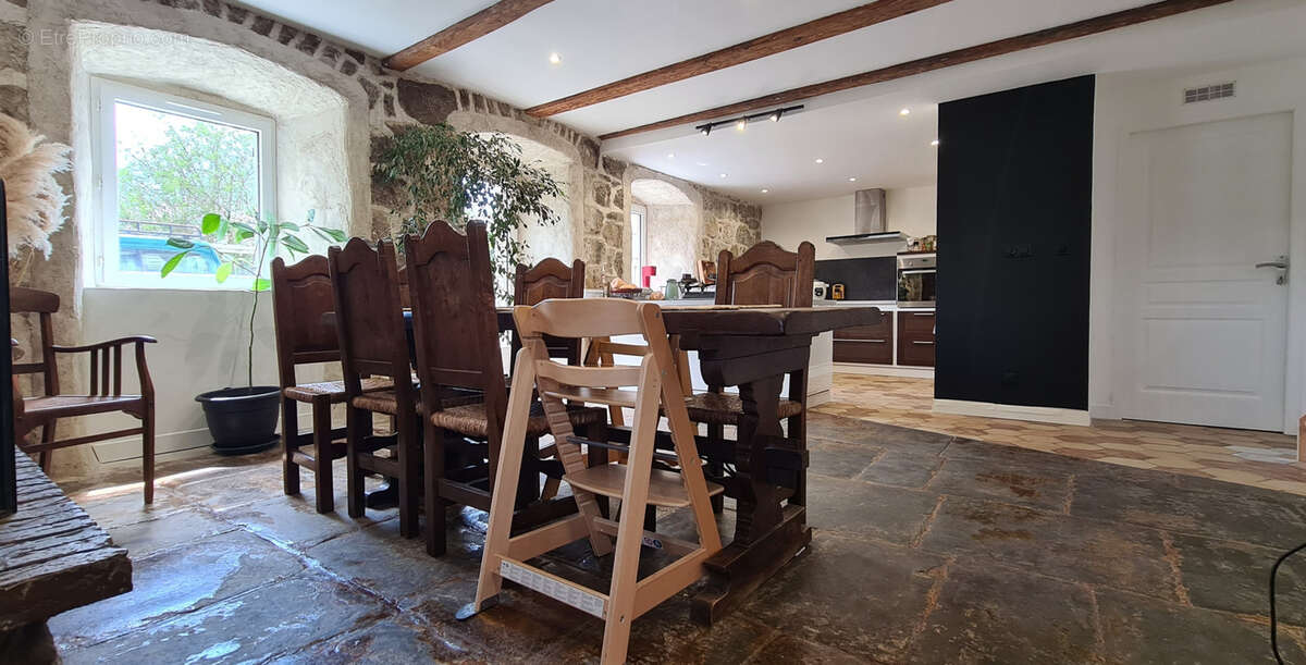 Maison à SAINT-JEURES