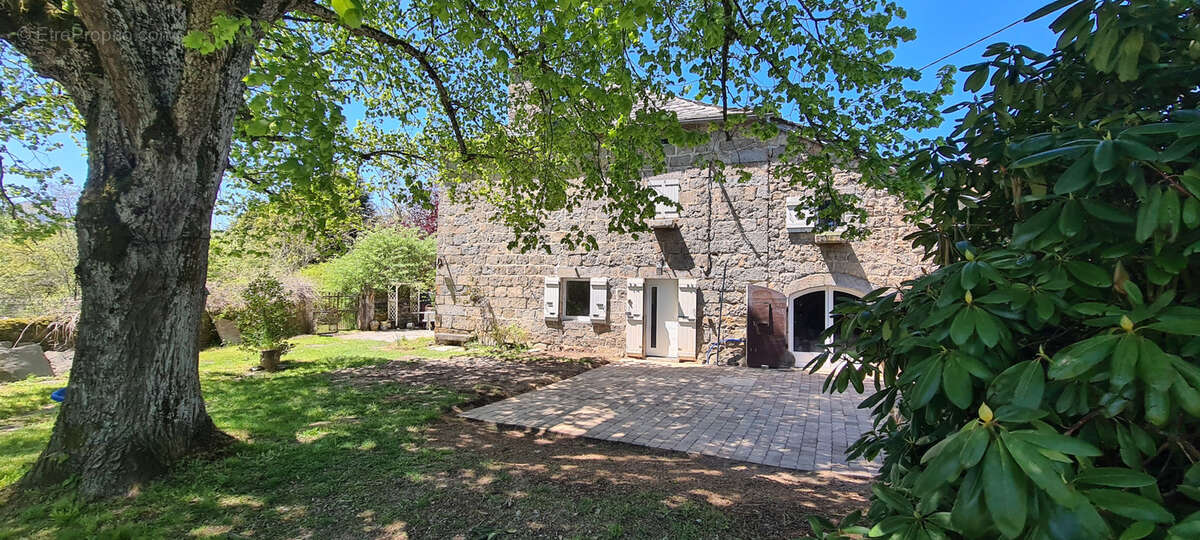 Maison à SAINT-JEURES