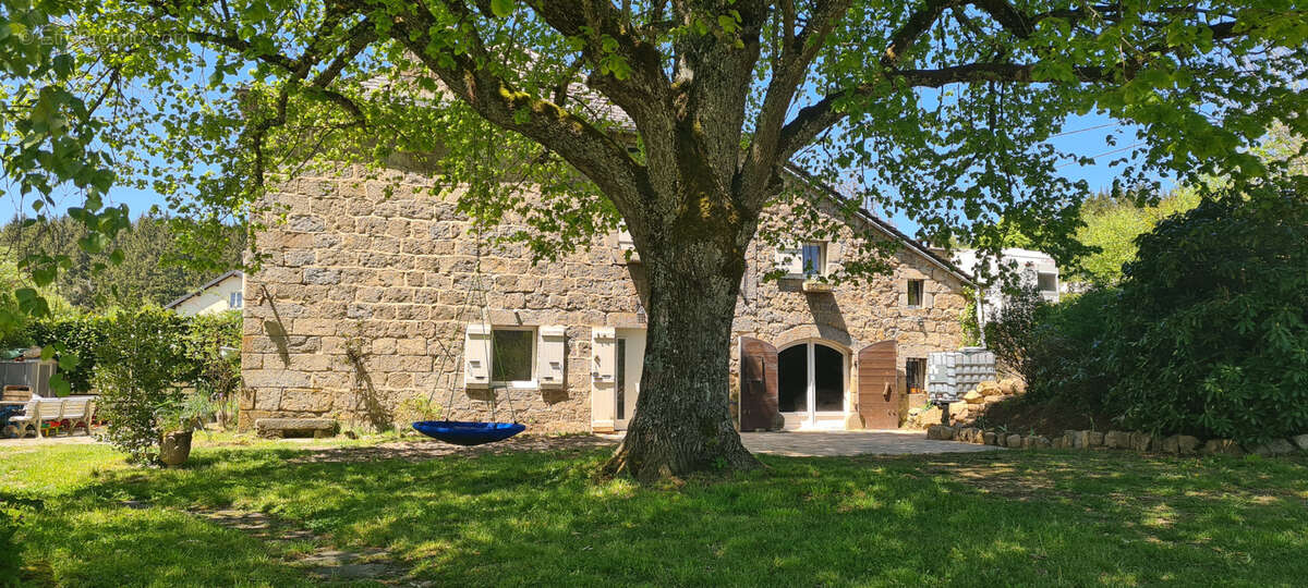 Maison à SAINT-JEURES