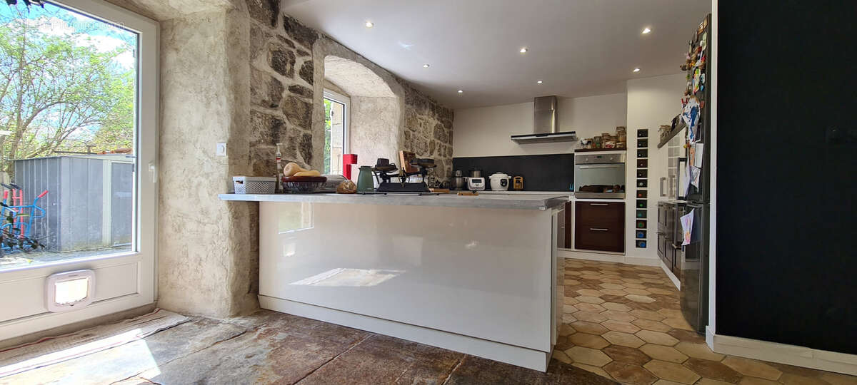 Maison à SAINT-JEURES