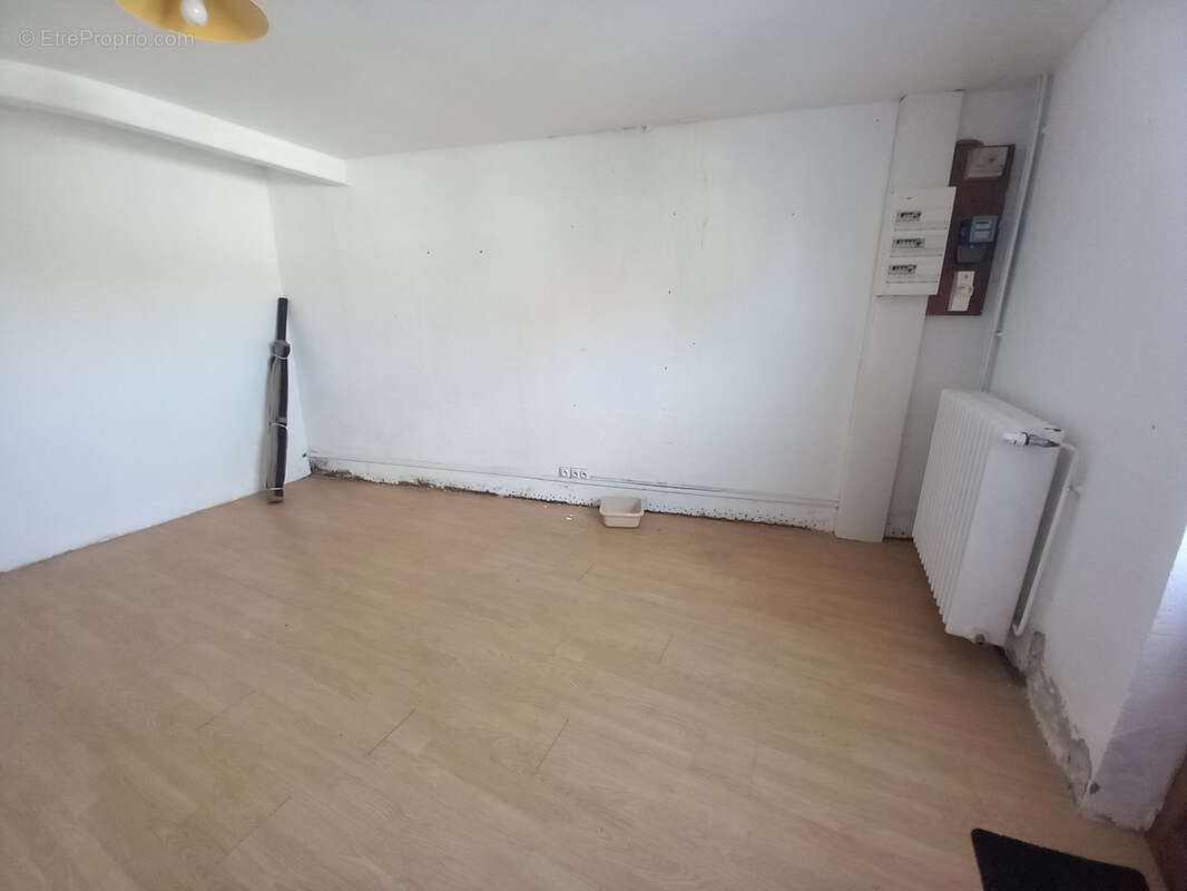 Maison à LA CHAPELLE-AUX-CHASSES