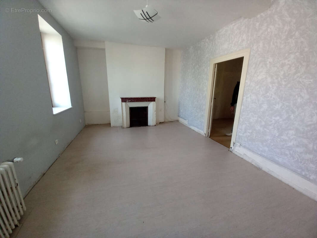 Maison à LA CHAPELLE-AUX-CHASSES