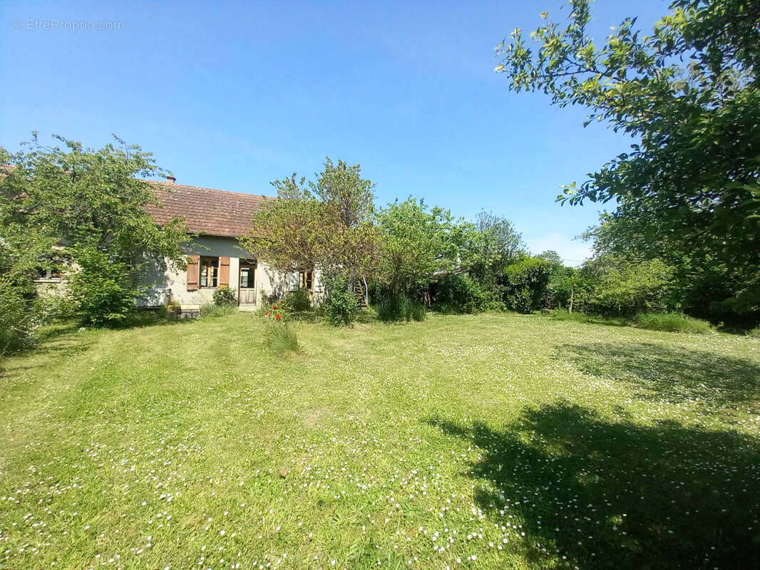 Maison à LA CHAPELLE-AUX-CHASSES