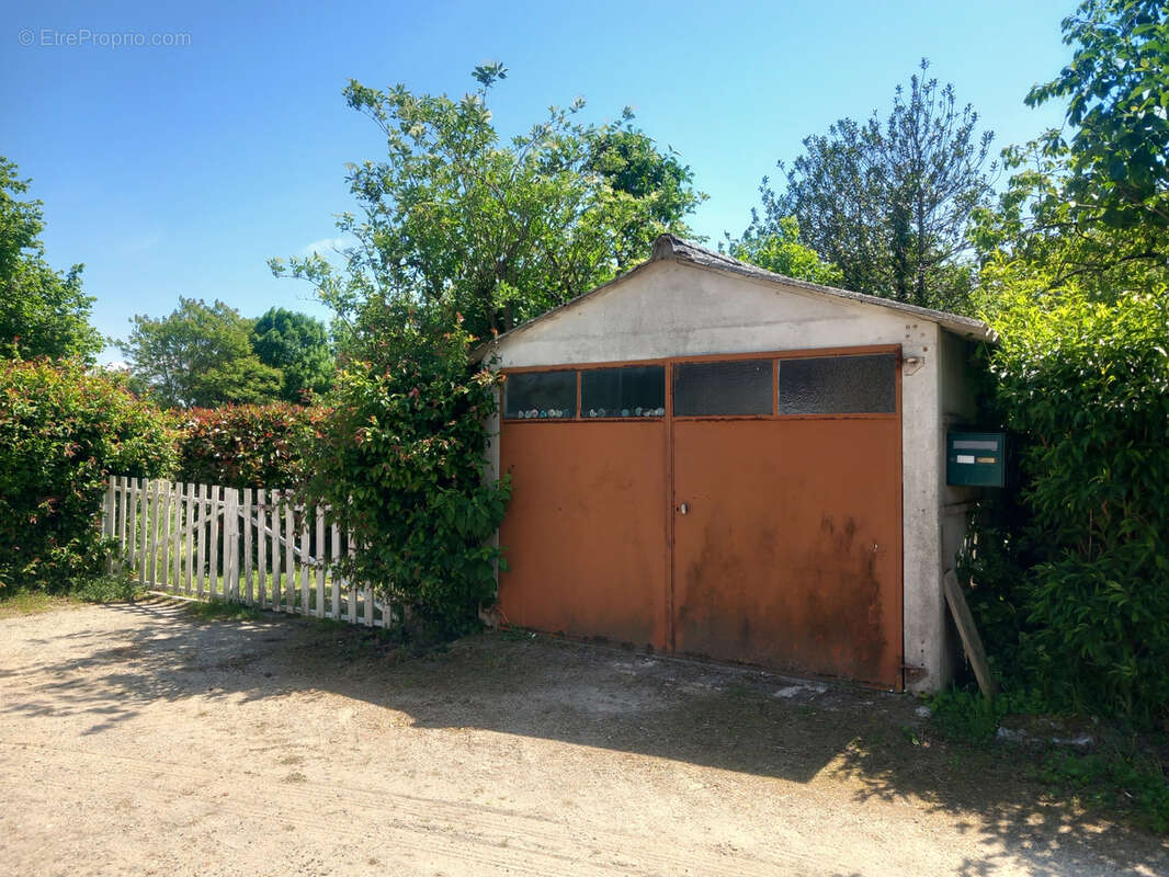 Maison à LA CHAPELLE-AUX-CHASSES