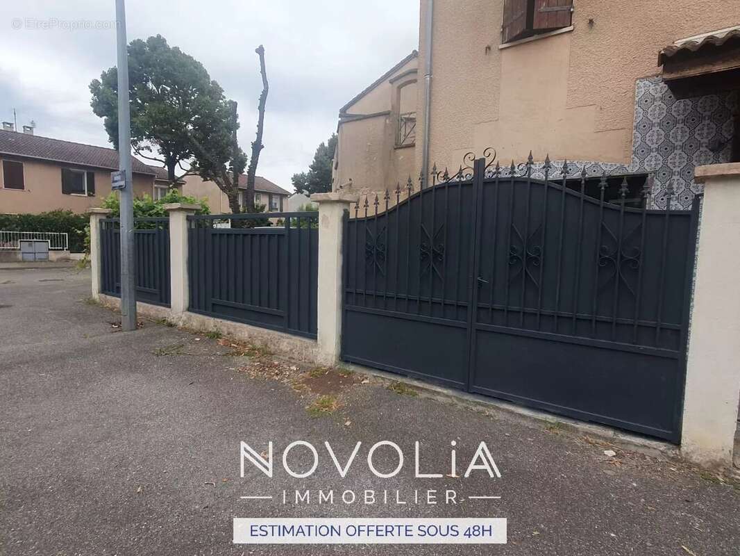 Maison à DECINES-CHARPIEU