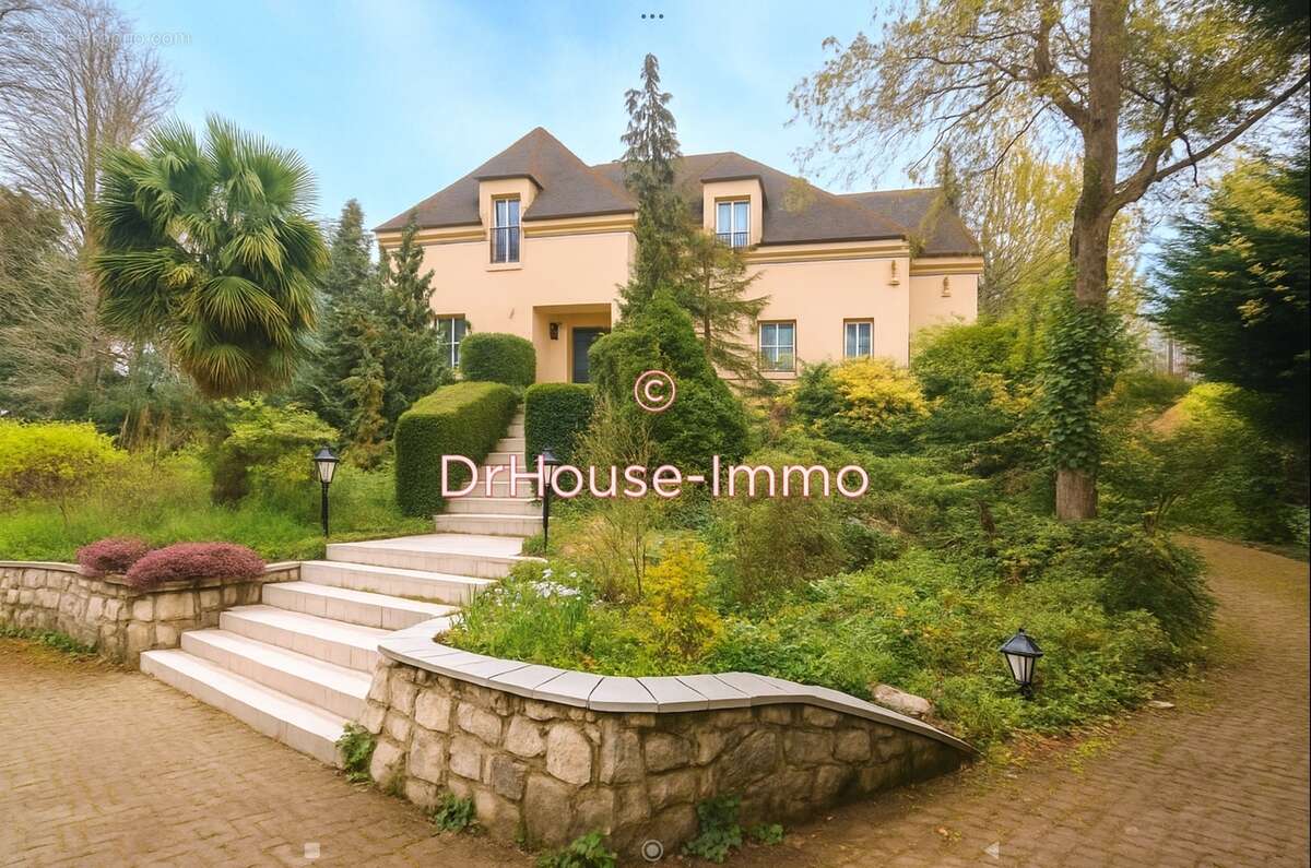 Maison à LOUVECIENNES