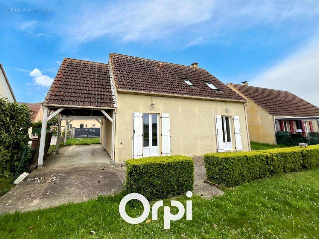 Maison à CREVECOEUR-LE-GRAND