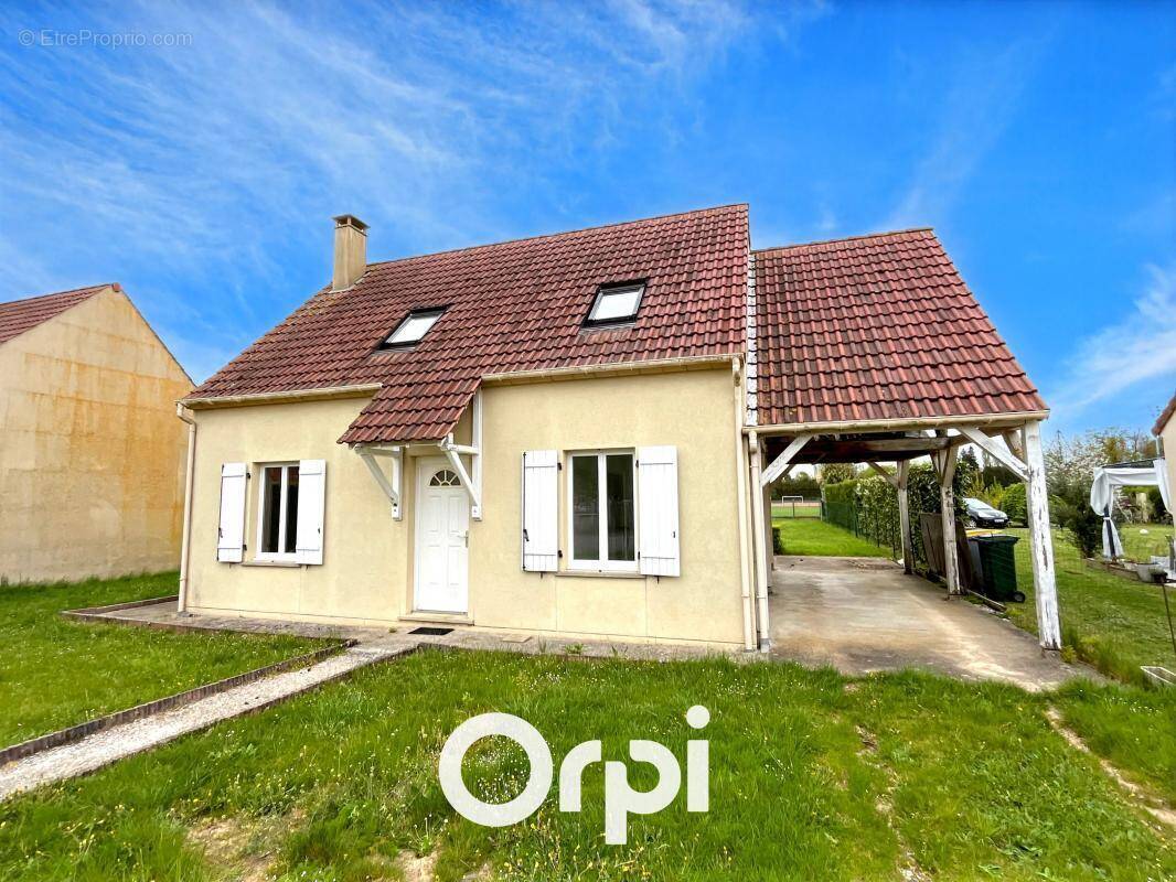 Maison à CREVECOEUR-LE-GRAND