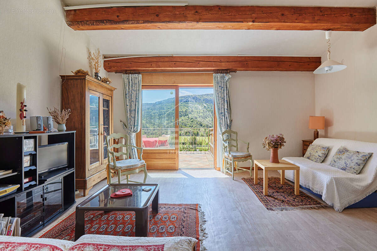 Maison à VAUVENARGUES