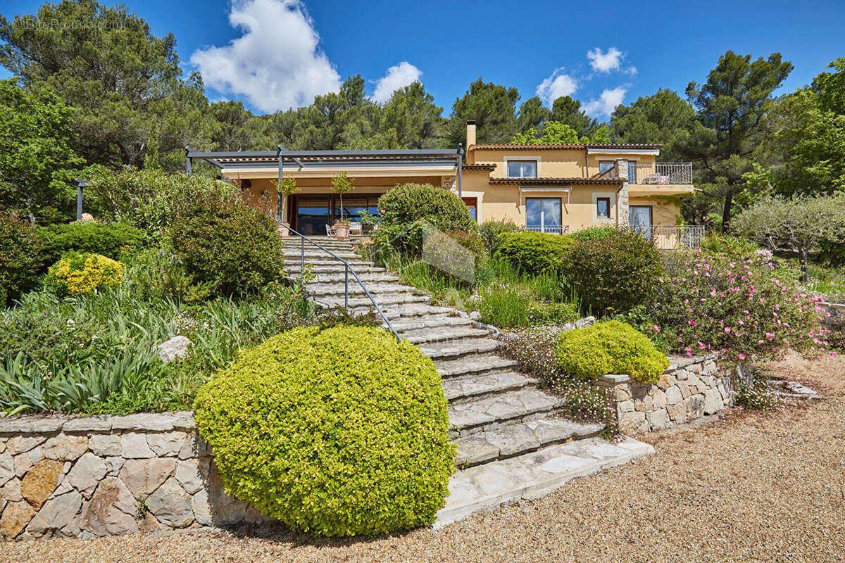 Maison à VAUVENARGUES