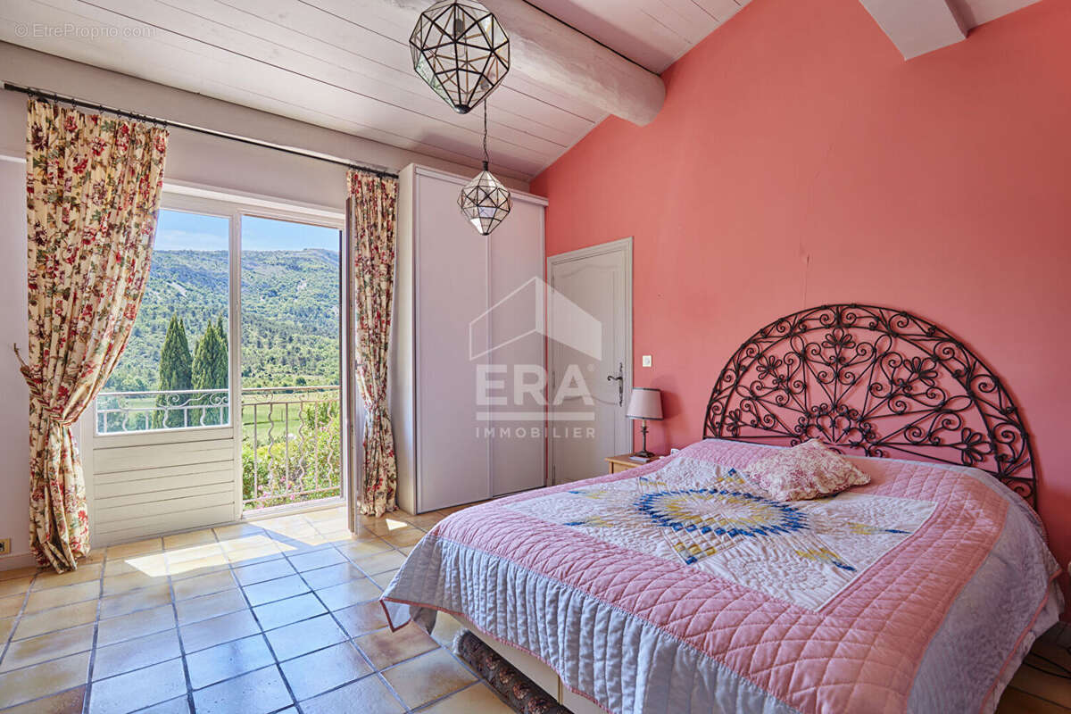 Maison à VAUVENARGUES