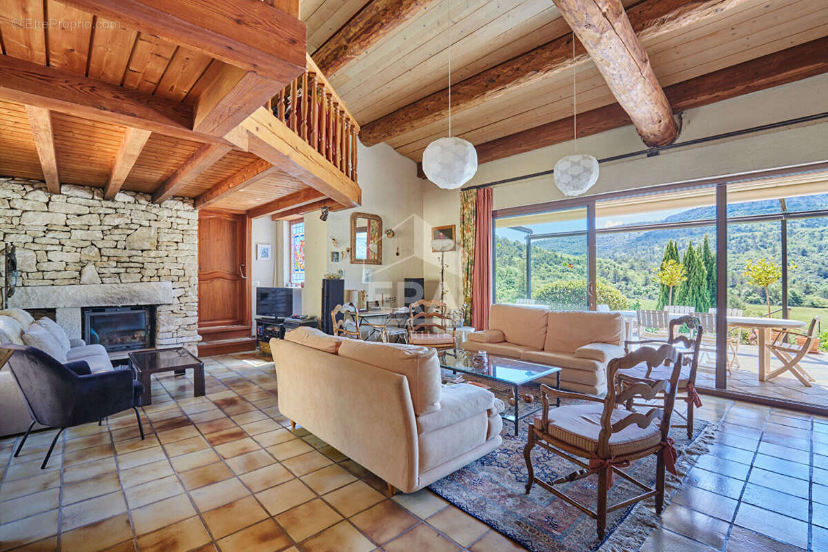 Maison à VAUVENARGUES