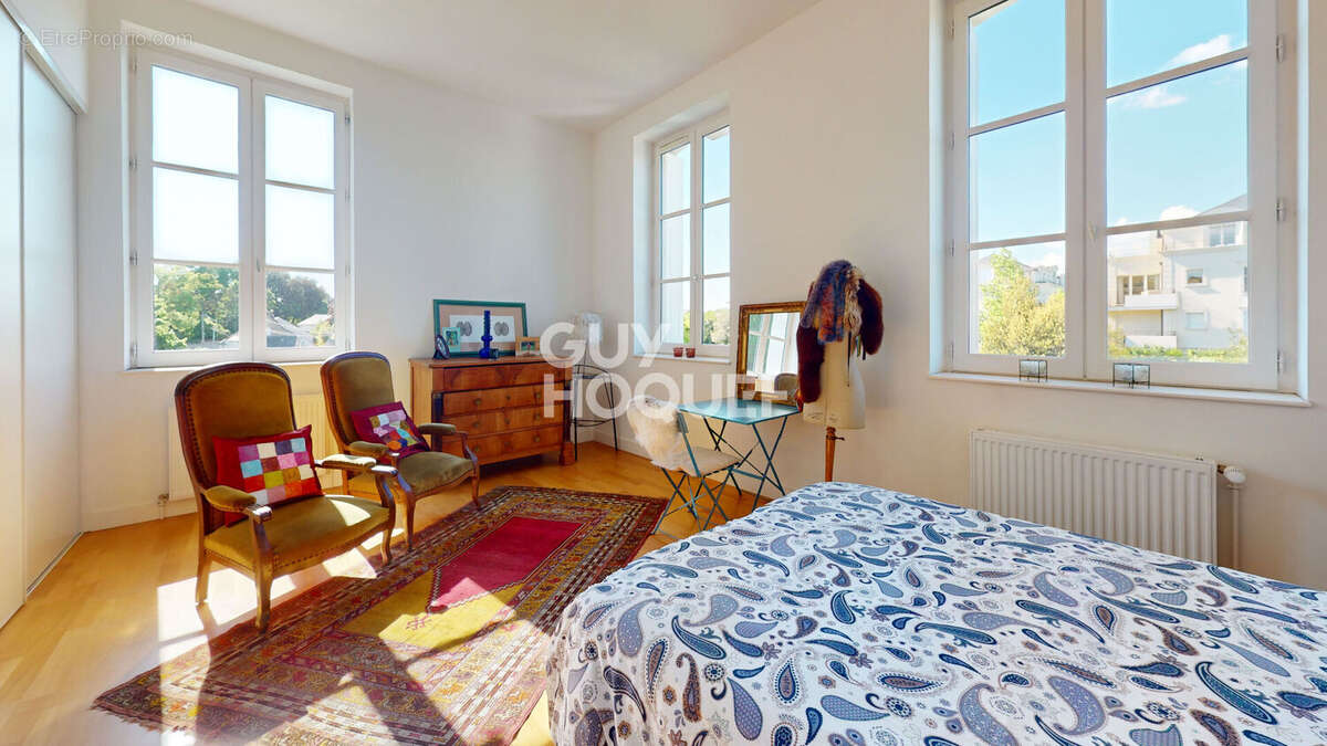 Maison à SAINT-CYR-SUR-LOIRE