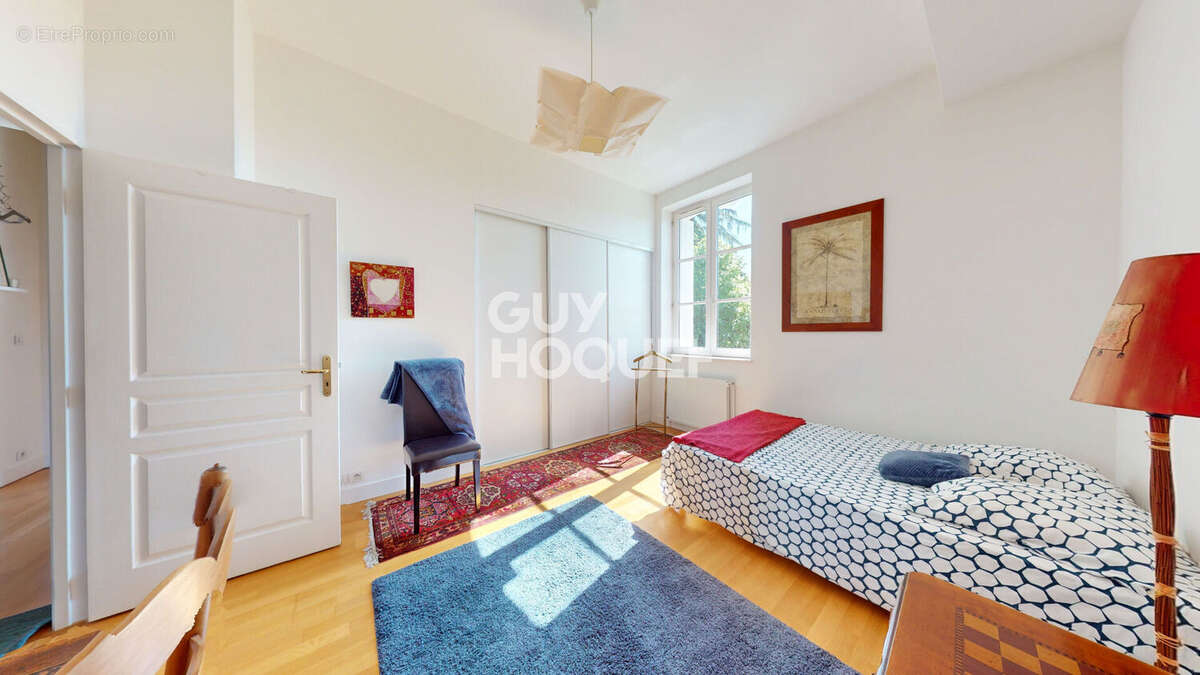 Maison à SAINT-CYR-SUR-LOIRE