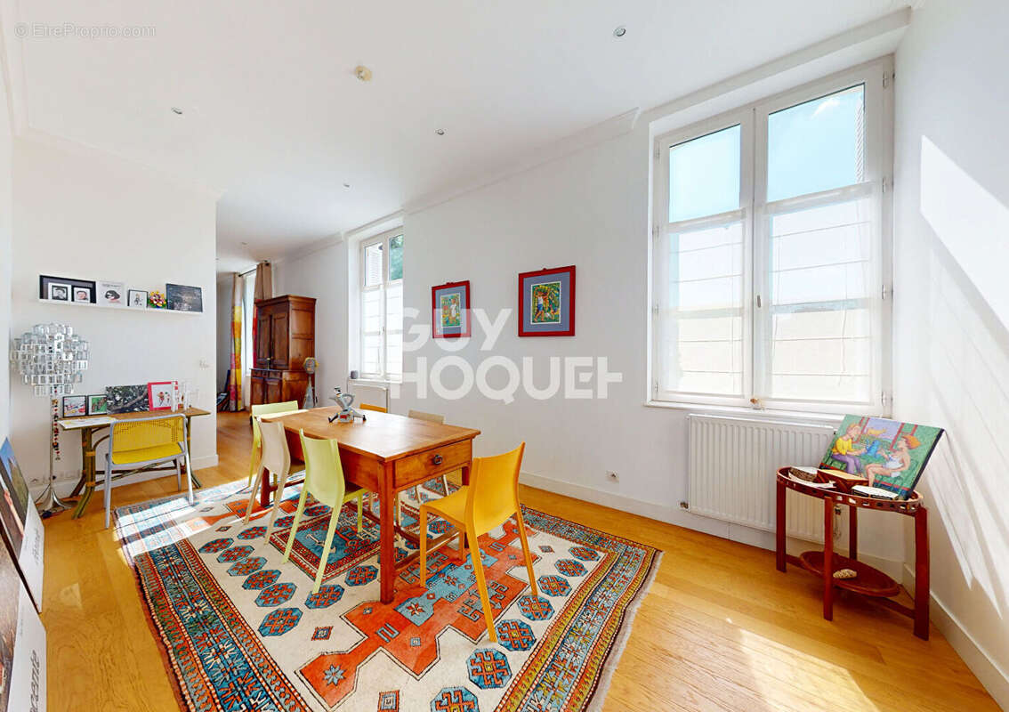 Maison à SAINT-CYR-SUR-LOIRE